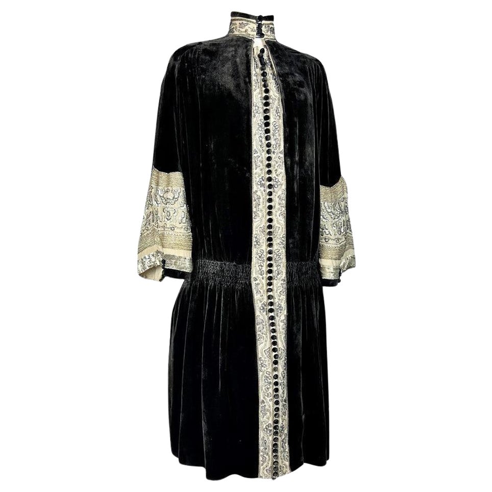 Un vestido de terciopelo Redingote de Jean-Charles Worth Alta Costura - París Circa 1923 en venta