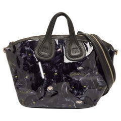 Givenchy - Sacoche moyenne Nightingale en cuir verni imprimé panthère noir/bleu foncé