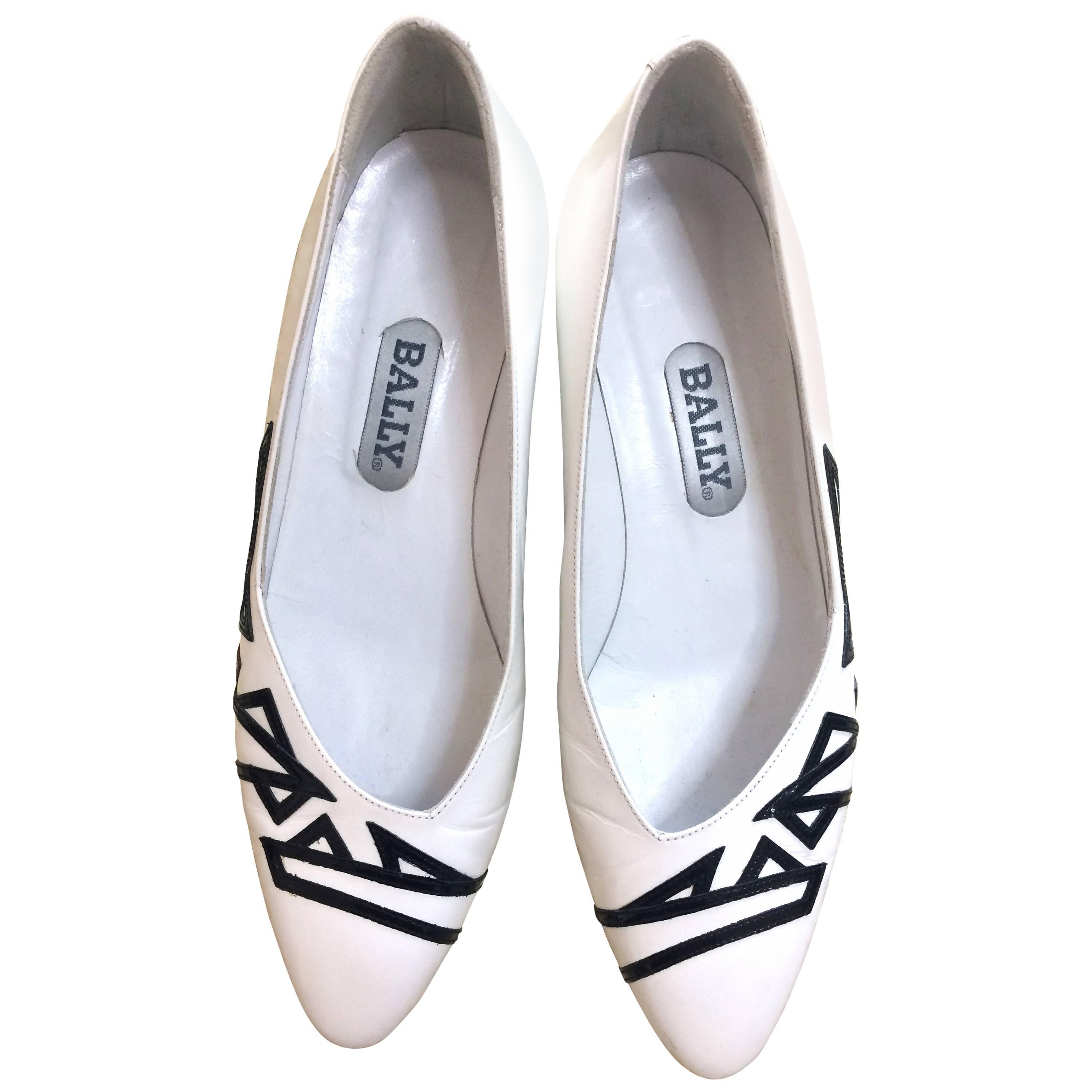 Vintage BALLY white and black leather flat shoes, pumps with geometric design.