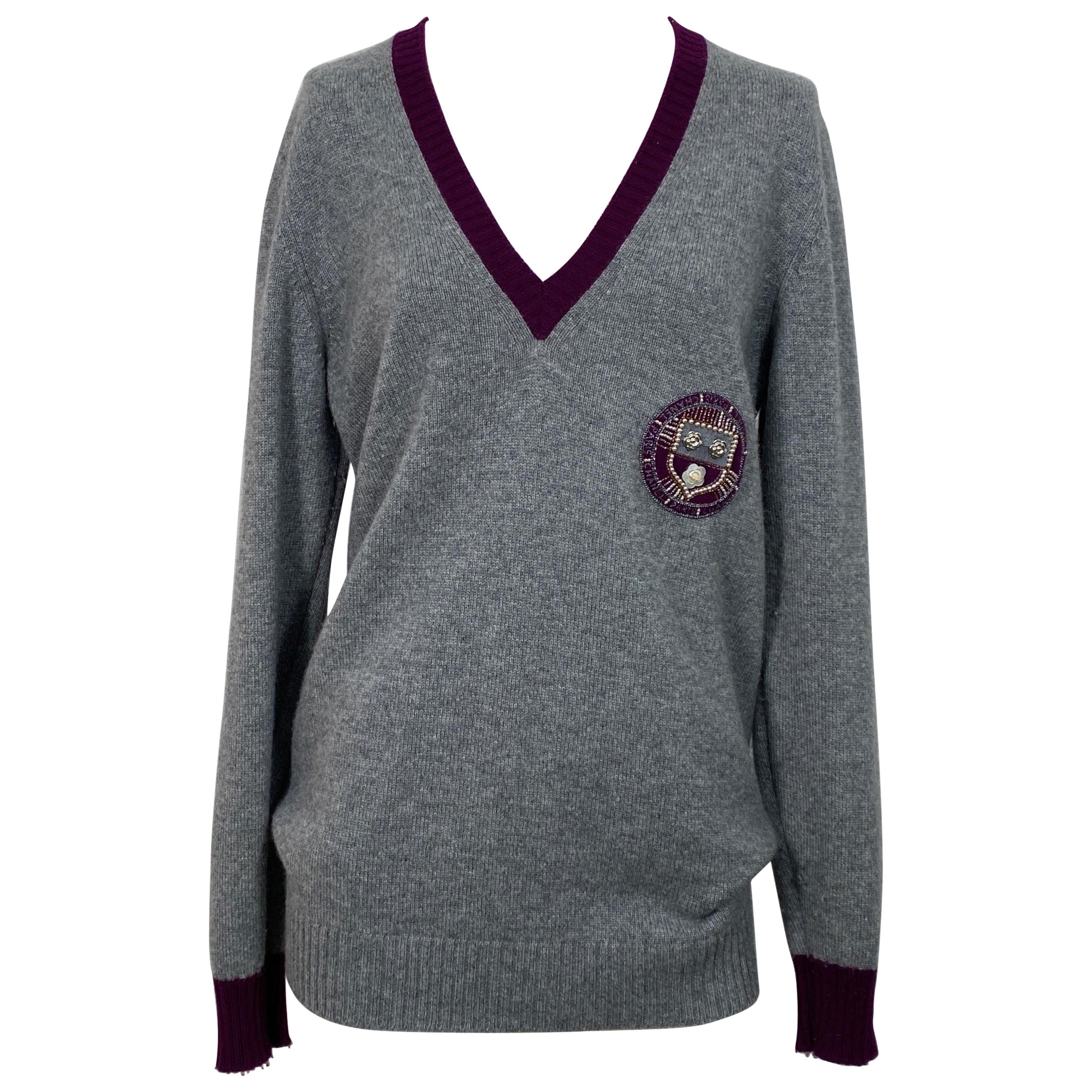 Chanel 2007A Grey and Purple Cashmere Beaded Crest Detail V Neck Sweater For Sale