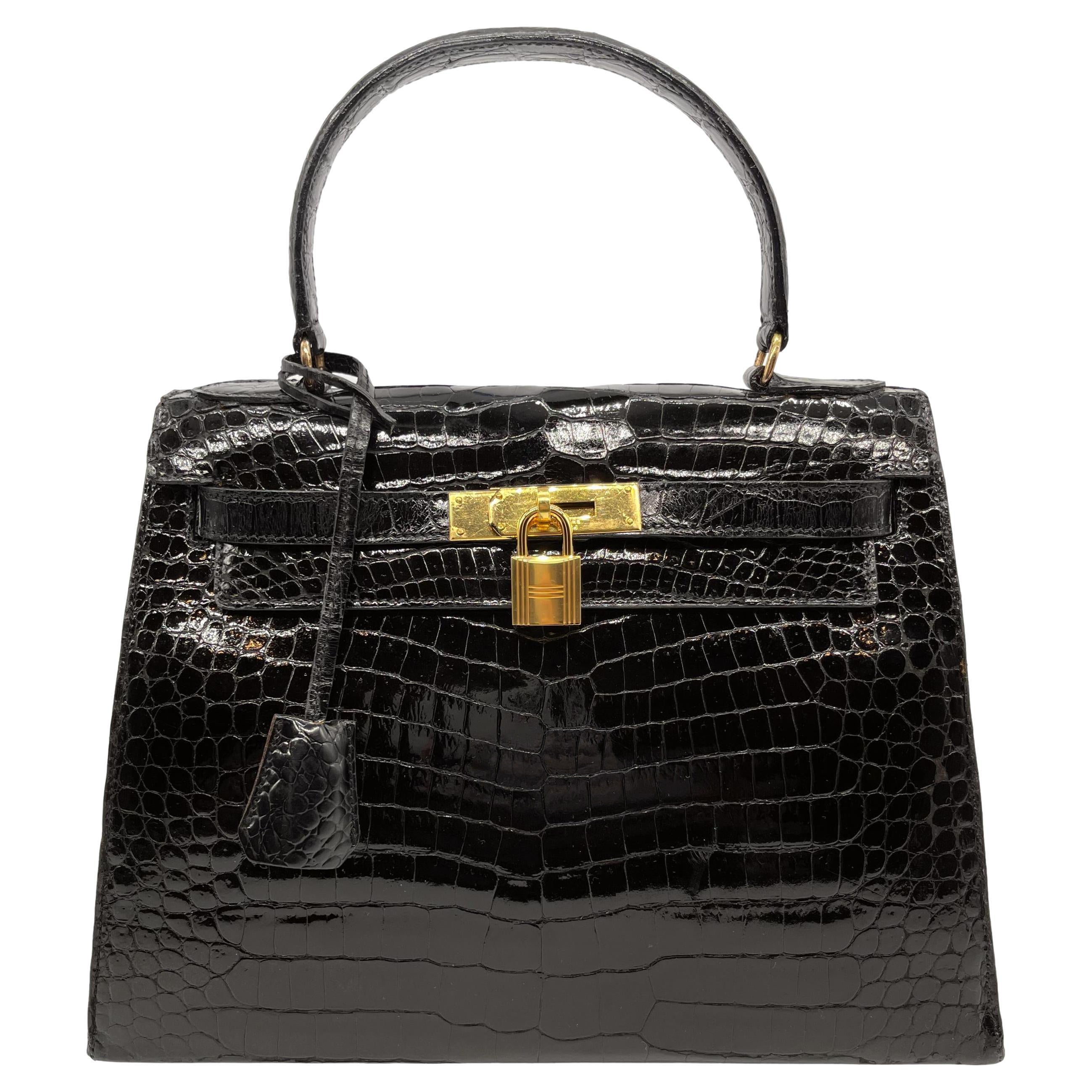 Hermès Kelly Bag aus glänzendem schwarzem Porosus-Krokodil mit Goldbeschlägen 28, 1940. im Angebot