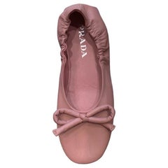 2000S PRADA Chaussures de ballet en cuir rose Dead Stock