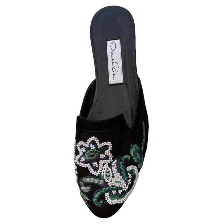 1990S OSCAR DE LA RENTA Black & White Beaded Floral Design Slip On Flat Shoes D en vente