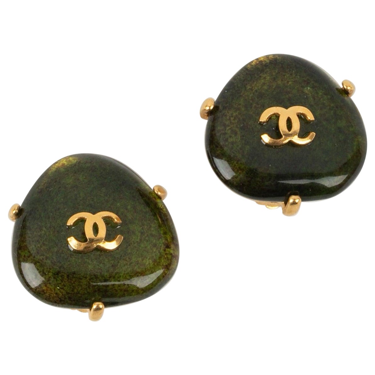 Chanel Golden Metal Earrings with Green Glass Paste, 1997 For Sale
