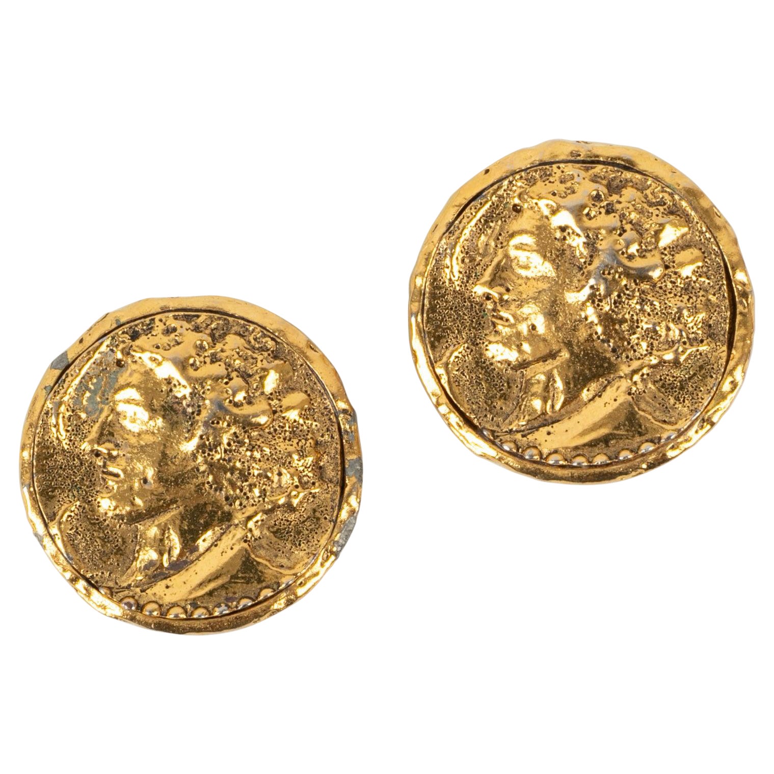 Chanel Engraved Golden Metal Clip-on Earrings For Sale