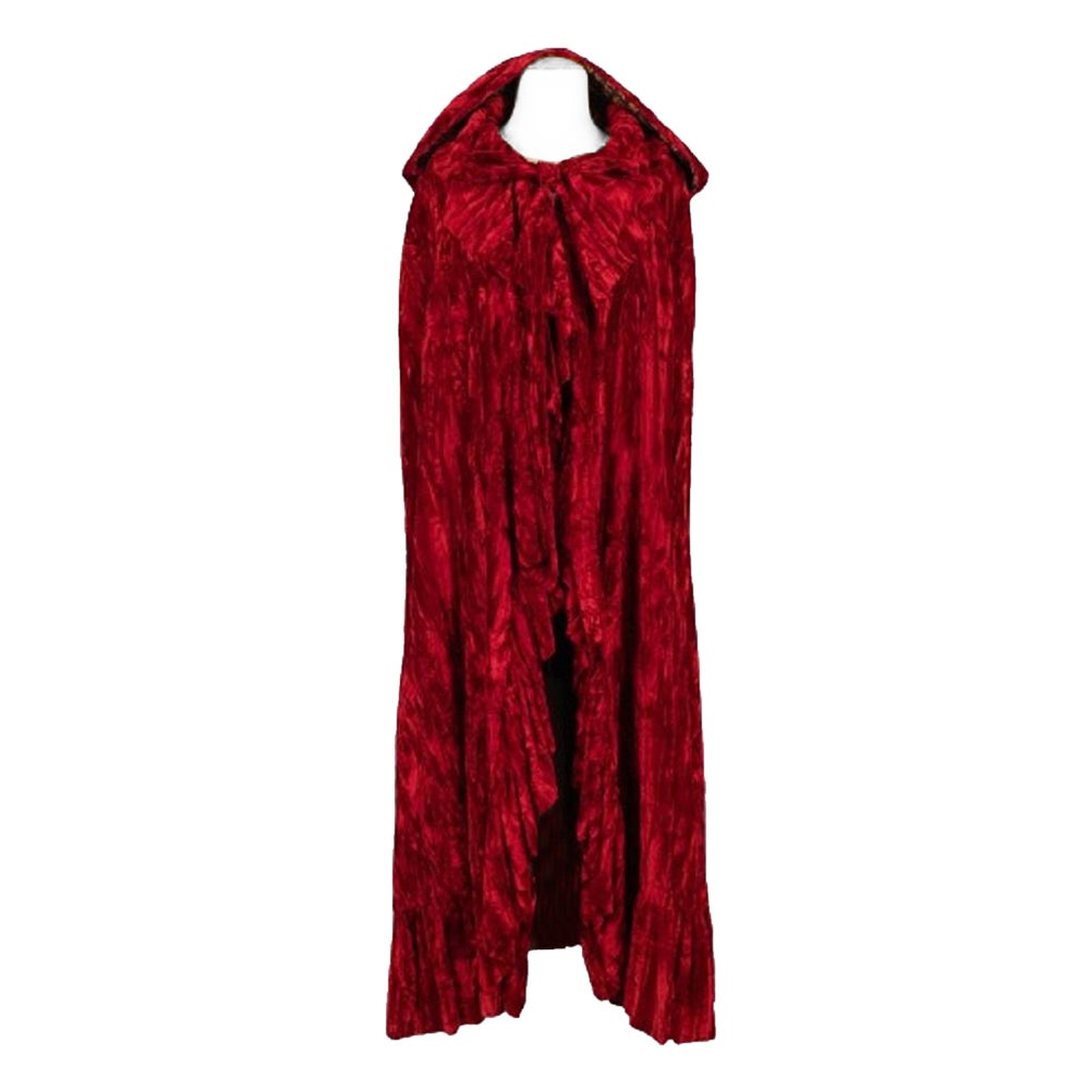 Red Velvet Cape with a Crumpled Effect For Sale