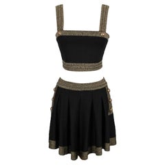 Conjunto Balmain Compuesto por Pantalones Cortos y un Top Negro Ribeteado en Dorado