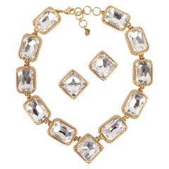 Bijoux Christian Dior composés d'un collier en métal doré et de boucles d'oreilles à clip