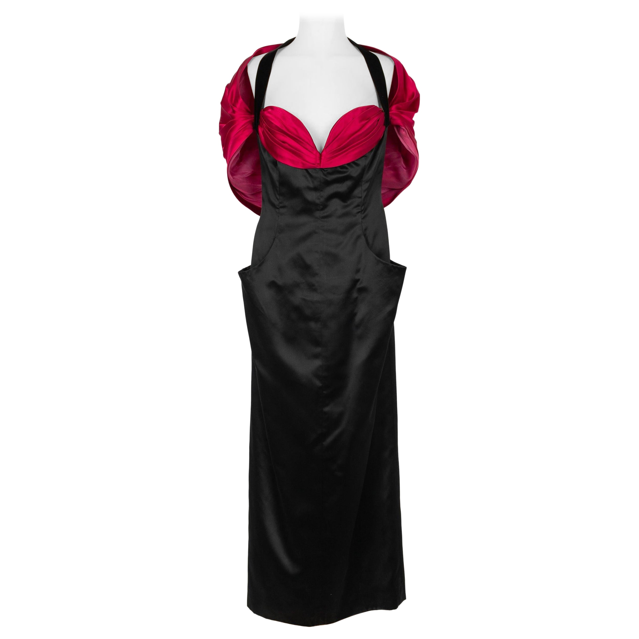 Robe longue en satin de soie rouge et noire Christian Dior en vente