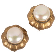 Retro Chanel Golden Metal Earrings with Costume Pearly Cabochons