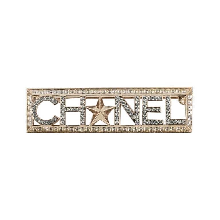 Chanel Champagner Metallbrosche aus durchbrochenem Metall, verziert mit Strasssteinen, 2018 im Angebot