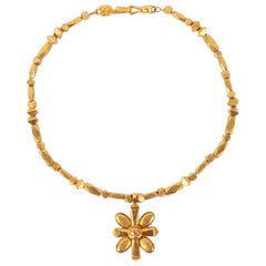 Chanel Collier en métal doré avec pendentif croix, automne 1997
