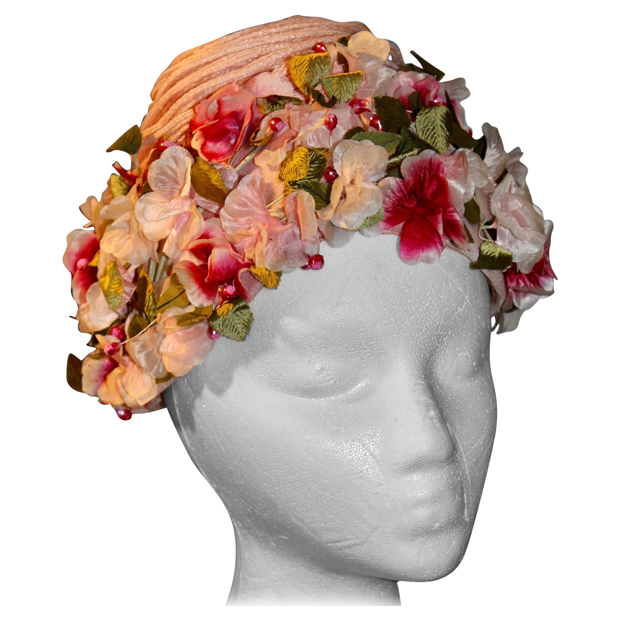 Elsa Schiaparelli - Chapeau à fleurs en soie des années 1950 en vente