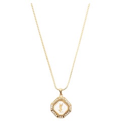 Yves Saint Laurent, collier pendentif avec logo YSL, années 1990