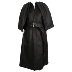 CÉLINE by PHOEBE PHILO manteau de défilé 2016 en laine mohair noire avec cape attachée
