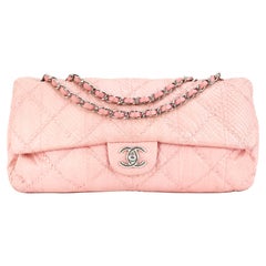 Bolso Chanel Classic Flap de piel de pitón rosa claro