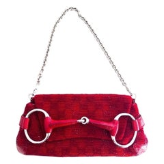 Rote perlenbesetzte Horsebit-Kette von Gucci 