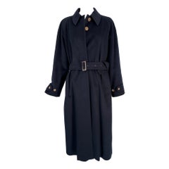 Giorgio Armani Classico Cashmere blu navy con maniche raglan e cintura, cappotto over