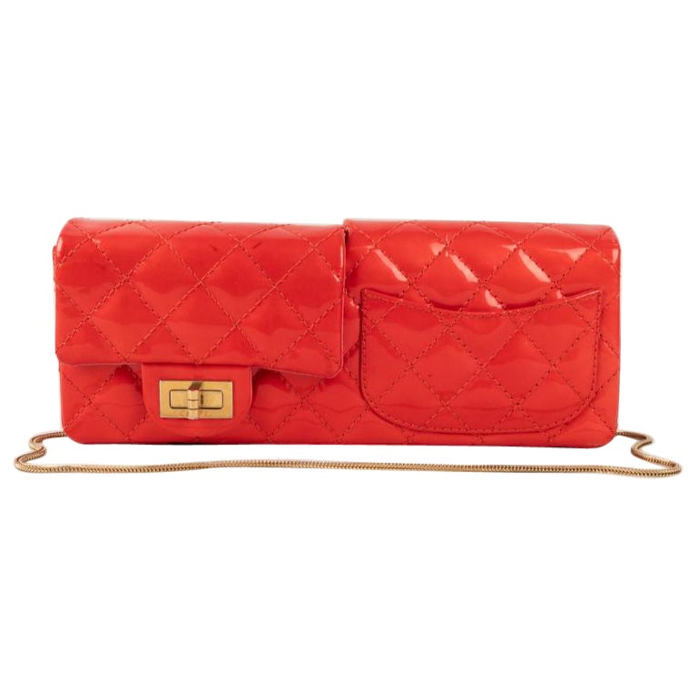 Chanel Baguette-Tasche mit doppelter Tasche aus rotem Lackleder, 2008/2009 im Angebot