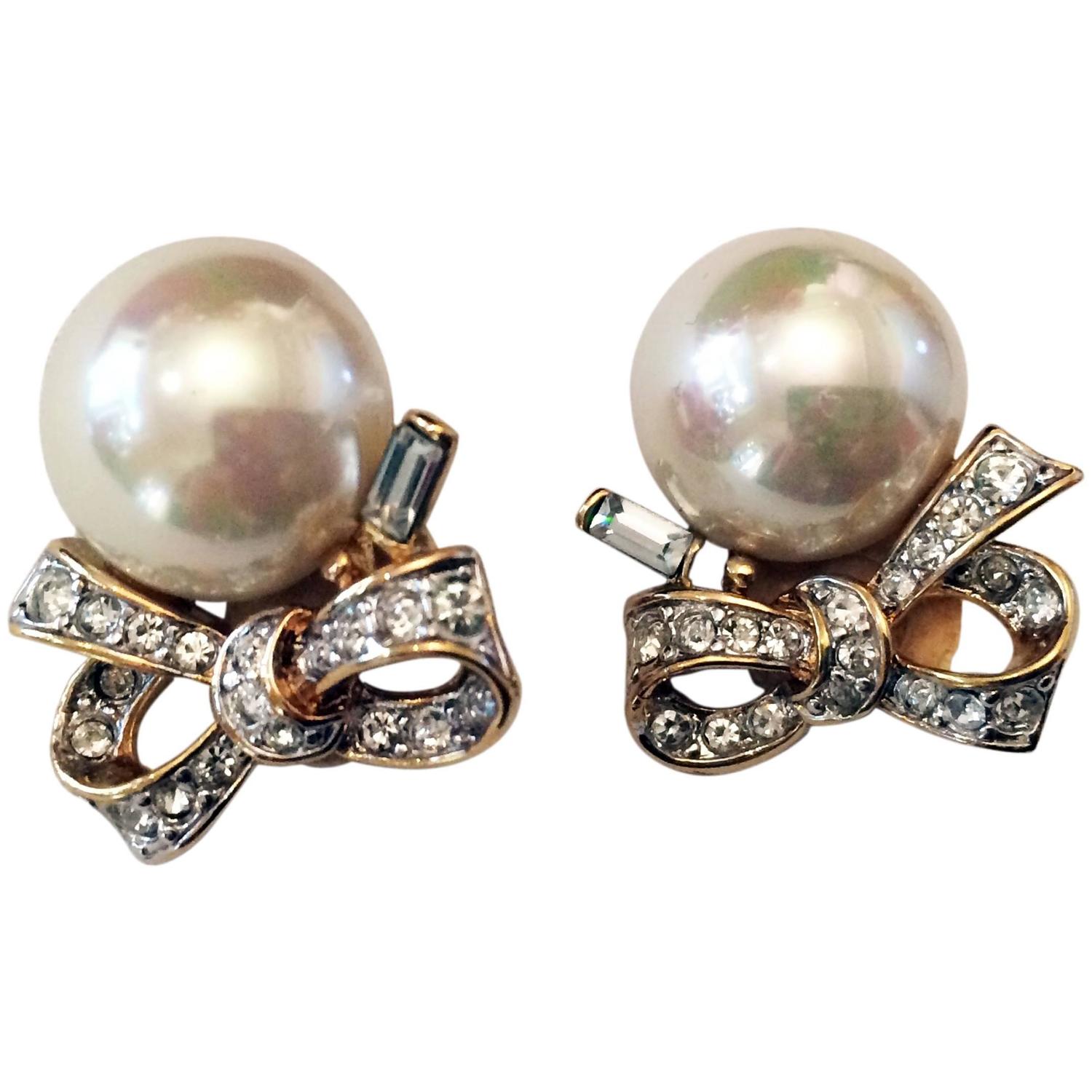 Fluid Wings Earrings in Gold Nina Ricci