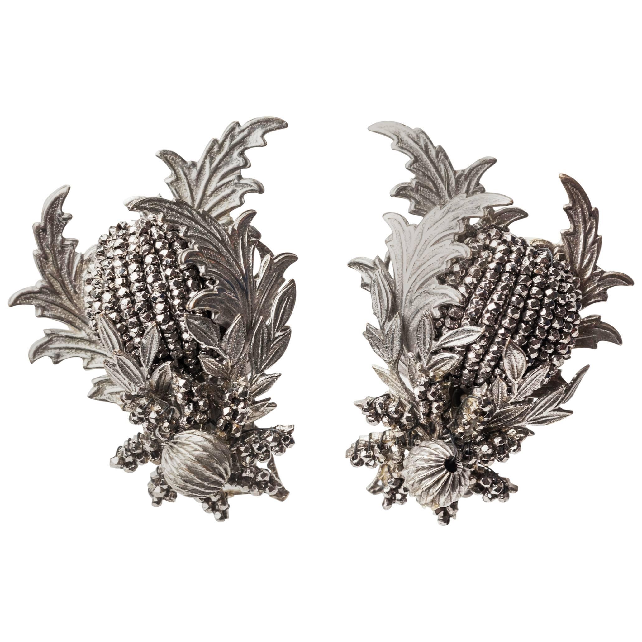 Boucles d'oreilles en perles d'acier taillé et tissé élaborées par Leru en vente