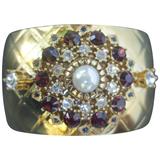 Bracciale largo in metallo dorato con cristalli scintillanti disegnato da Graziano