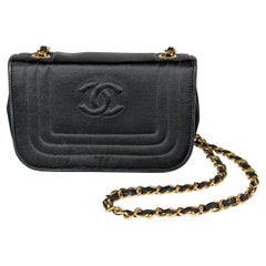 Mini sac à bandoulière en satin et cuir de veau de Chanel