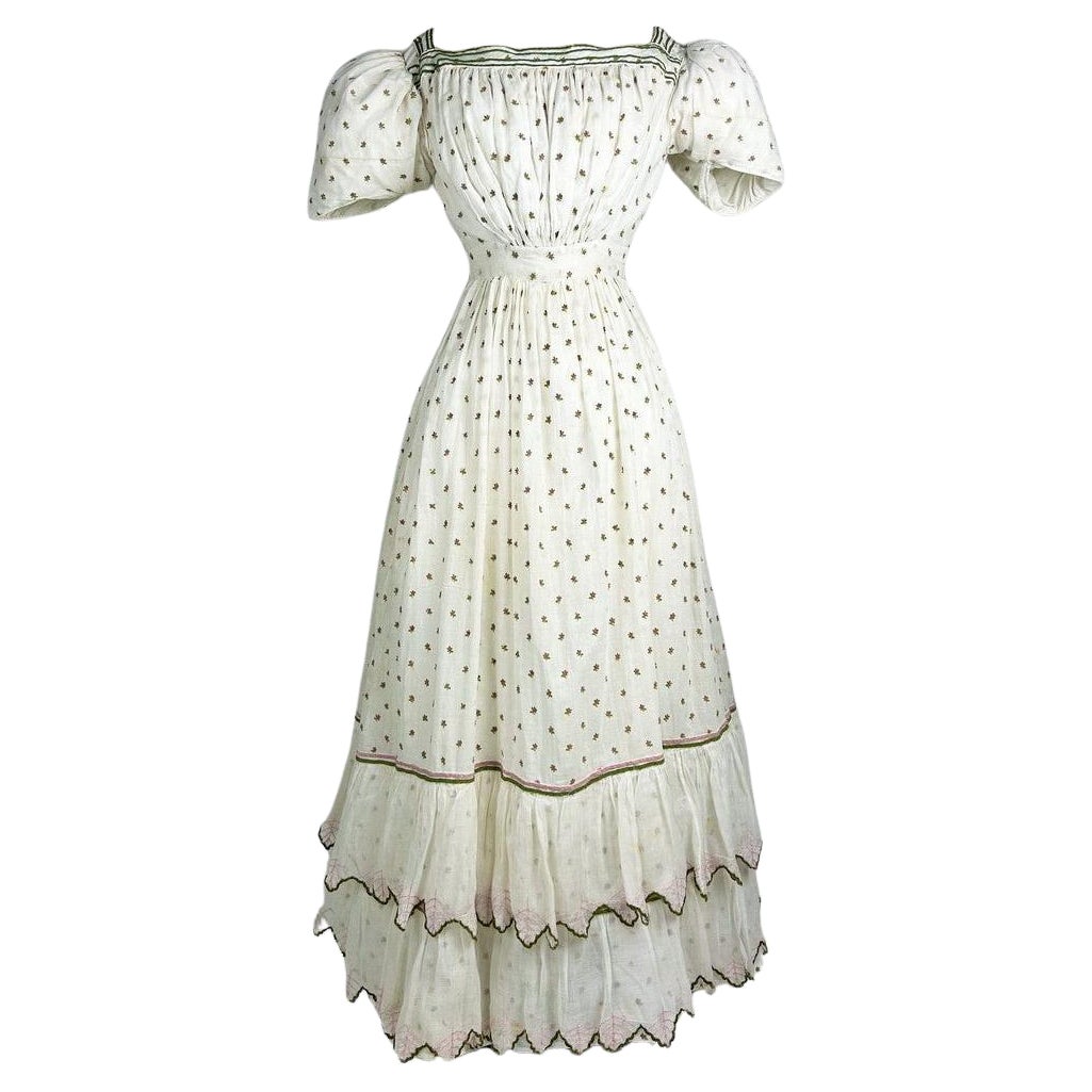 A Regency Summer day dress in embroidered cotton muslin - England  C. 1820-1825 For Sale