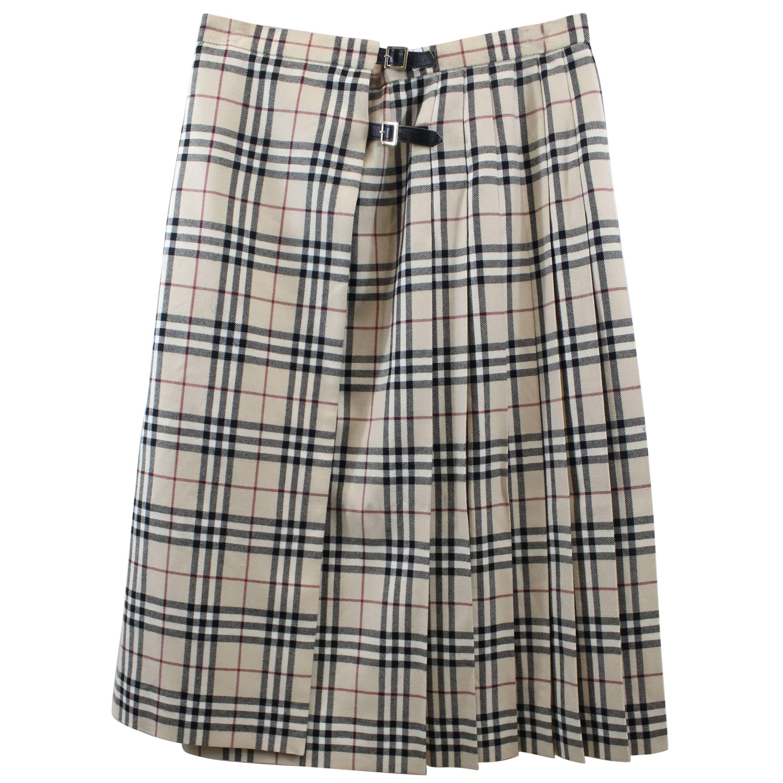Burberry Wool Skirt with Check Pattern. Size 13