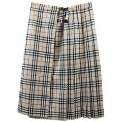Burberry Wool Skirt with Check Pattern. Size 13 4