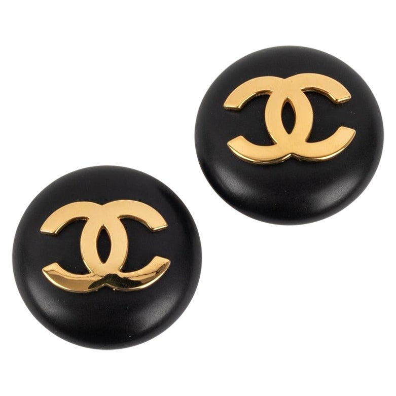 Chanel Clip-on CC Earrings in Golden Metal and Bakelite