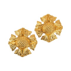 Boucles d'oreilles Chanel à clip en métal doré