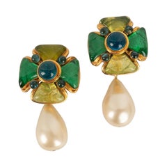 Retro Chanel Golden Metal Earrings with Glass Paste