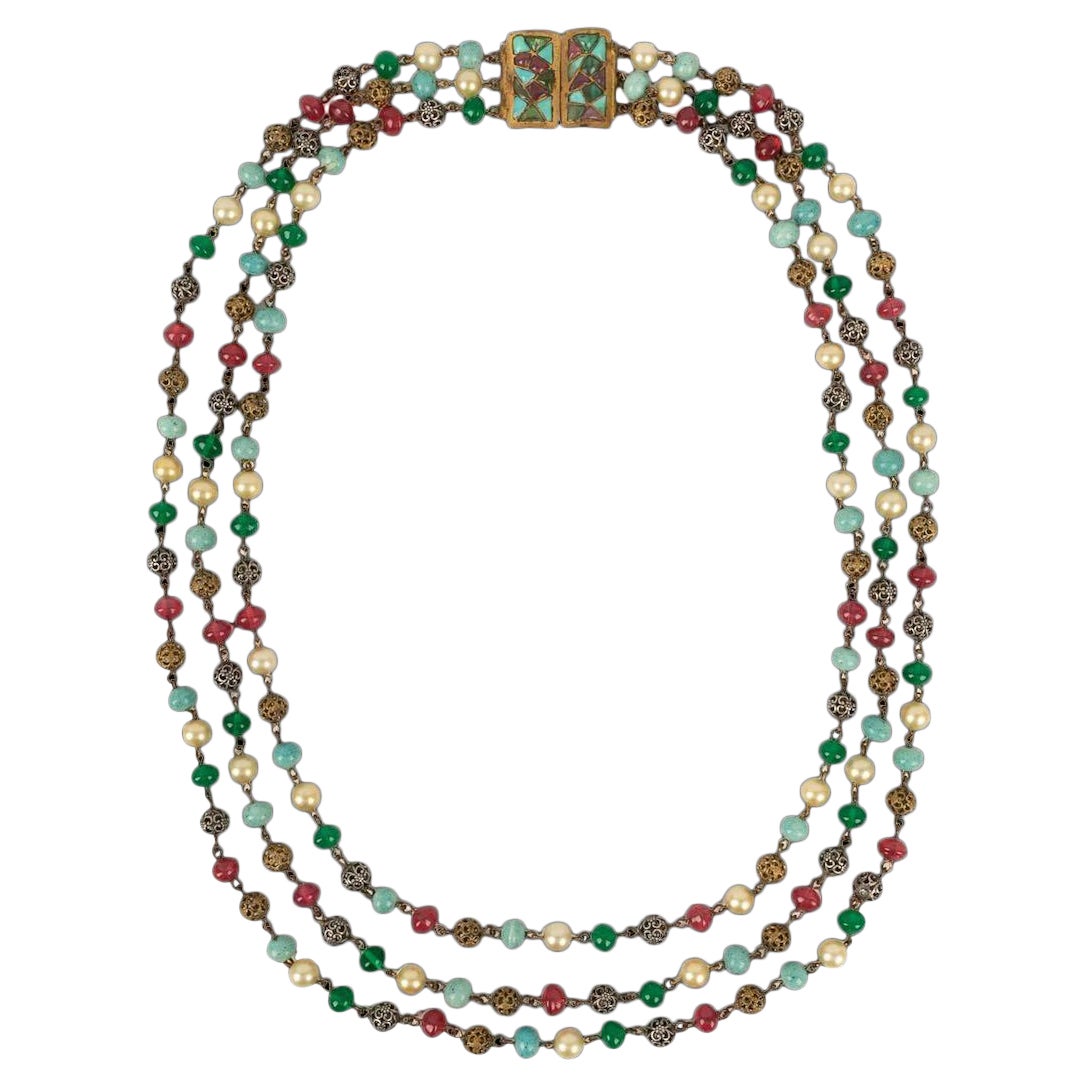 Vintage-Halskette aus Dunkelgold Metall und Glaspastell in Dunkelgold im Angebot