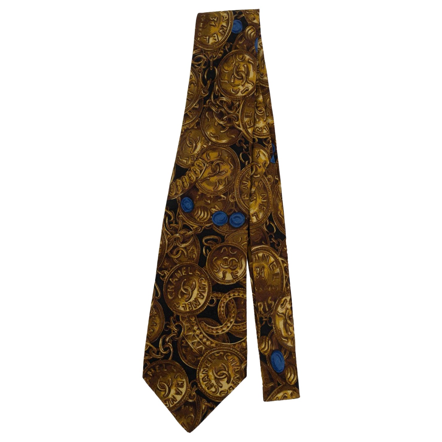 Cravate imprimée en soie dorée de Chanel en vente