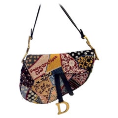 CHRISTIAN DIOR Frieden und Liebe Patchwork-Satteltasche 