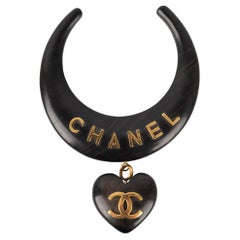 Chanel - Collier court en métal&wood doré