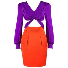 GUCCI S/S 2011 - Robe de cocktail à découpes midriff et nœuds en blocs de couleur violet et orange