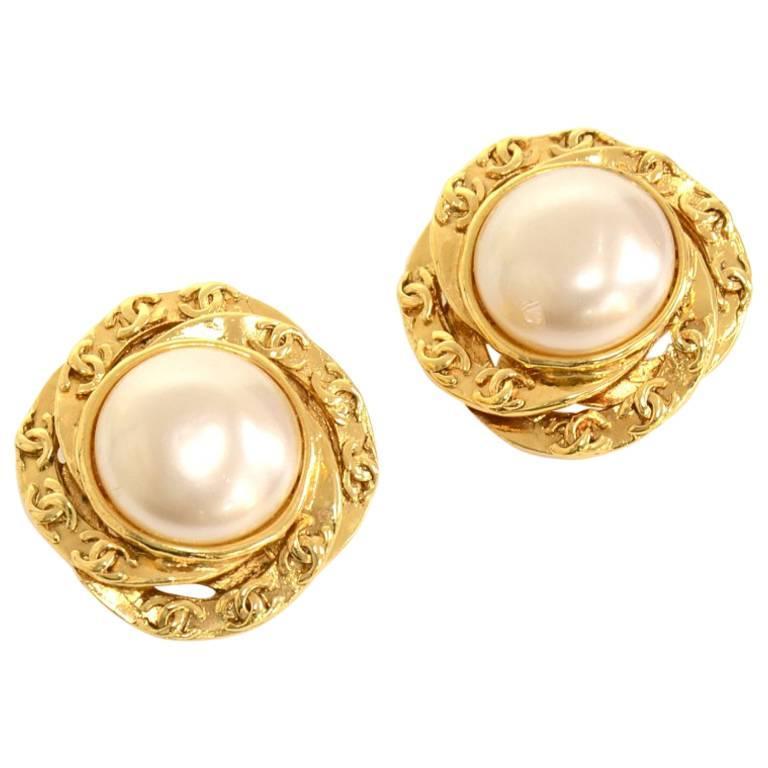 Vintage Chanel Pearl x Gold Tone CC Logo Round Earrings at 1stDibs