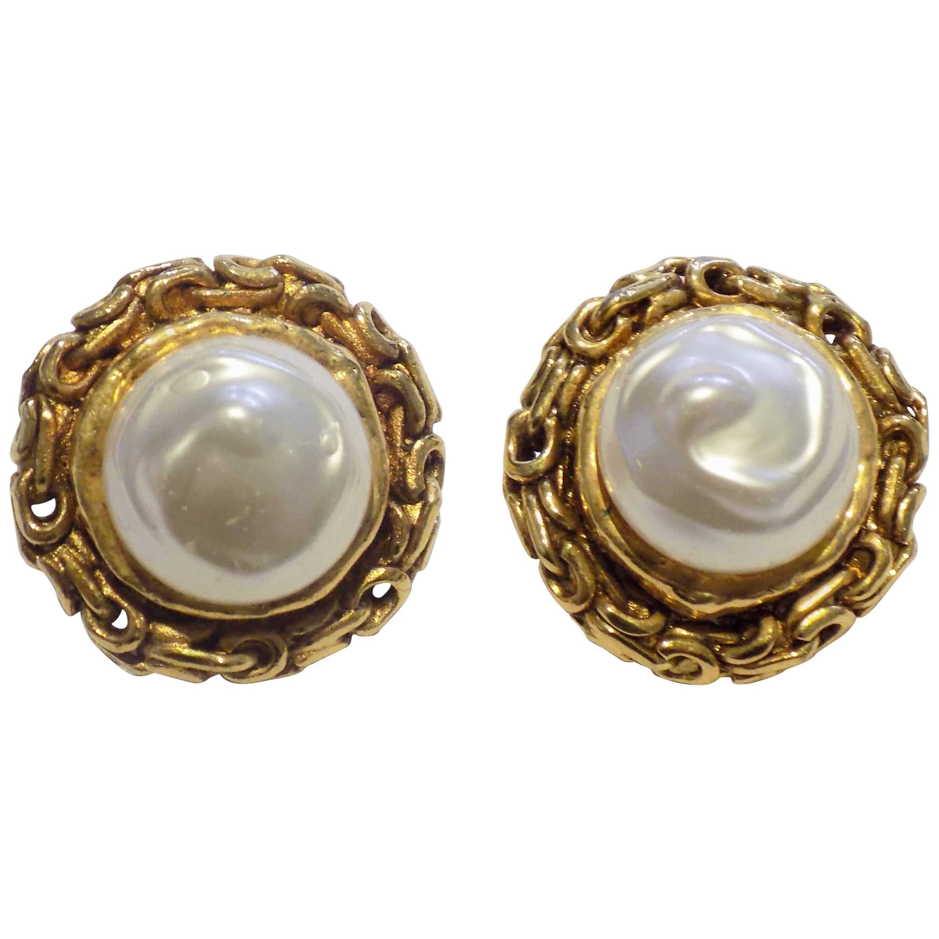 Chanel Vintage Button pearl earrings