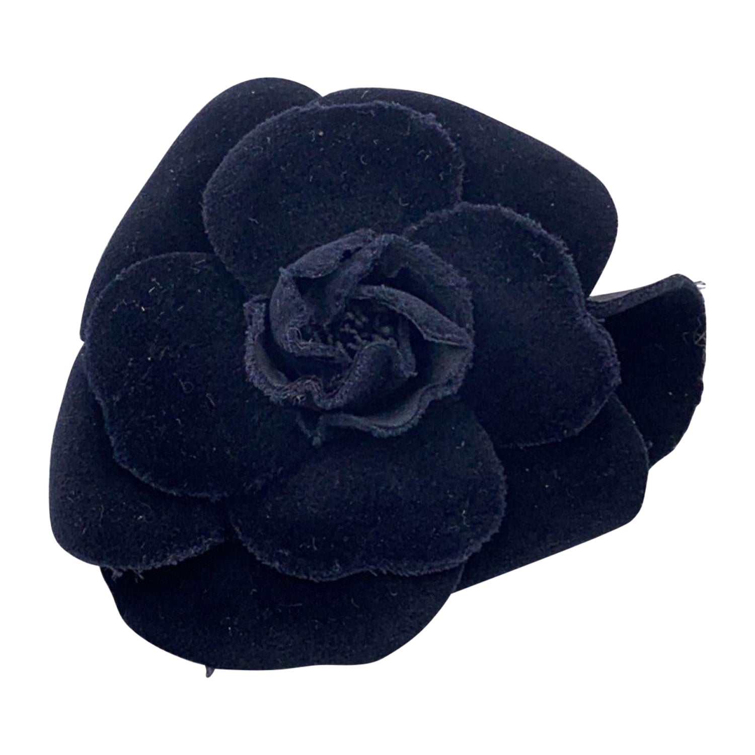 Chanel Broche vintage en velours noir à fleurs de camélia en vente