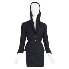 Thierry Mugler FW 1991 colección shiva conjunto chaqueta y falda de lana azul con capucha