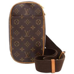 Louis Vuitton Pochette Gange Monogram Canvas Messenger Pochette Bag