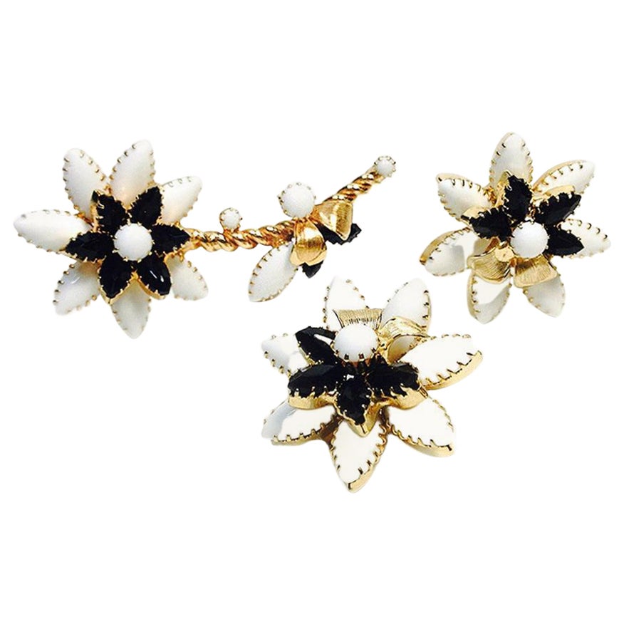 Vintage Hope Chest Flower Brooch and Earrings Demi-parure  en vente