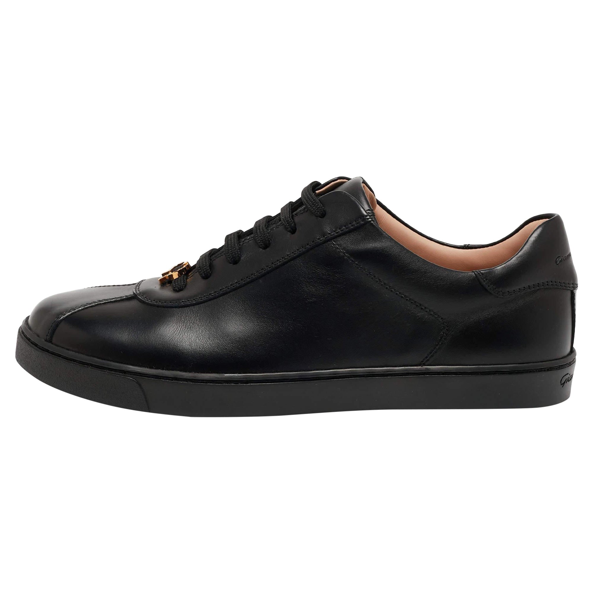 Gianvito Rossi Black Leather Low Top Sneakers Size 39 For Sale