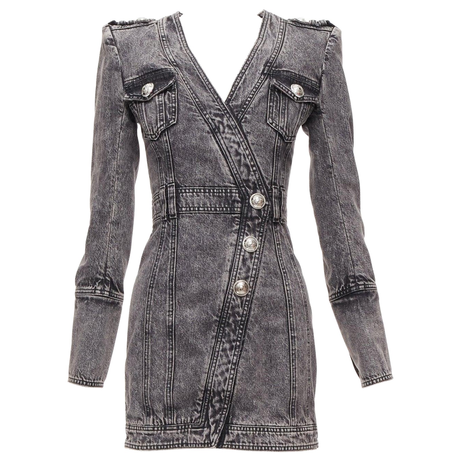 BALMAIN mini-robe enveloppante grise lavée à l'acide ornée de boutons FR34 XS en vente