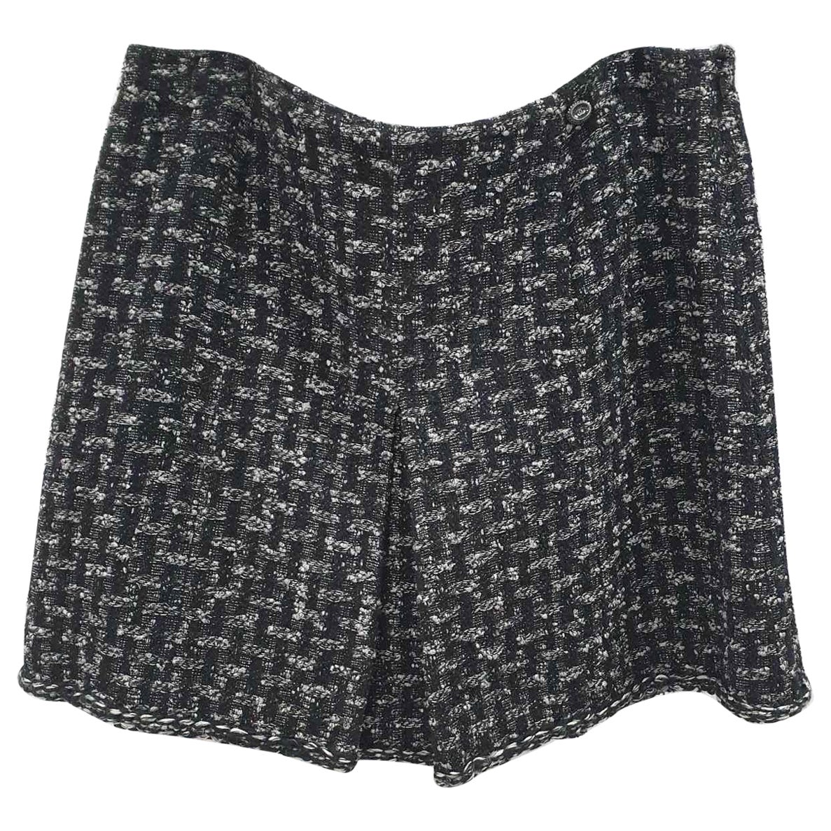 CHANEL Lined Black Grey Wool Blend Skirt For Sale