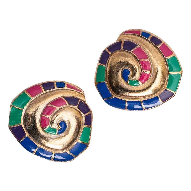 Louis Féraud Golden Metal and Enamelled Clip-on Earrings For Sale