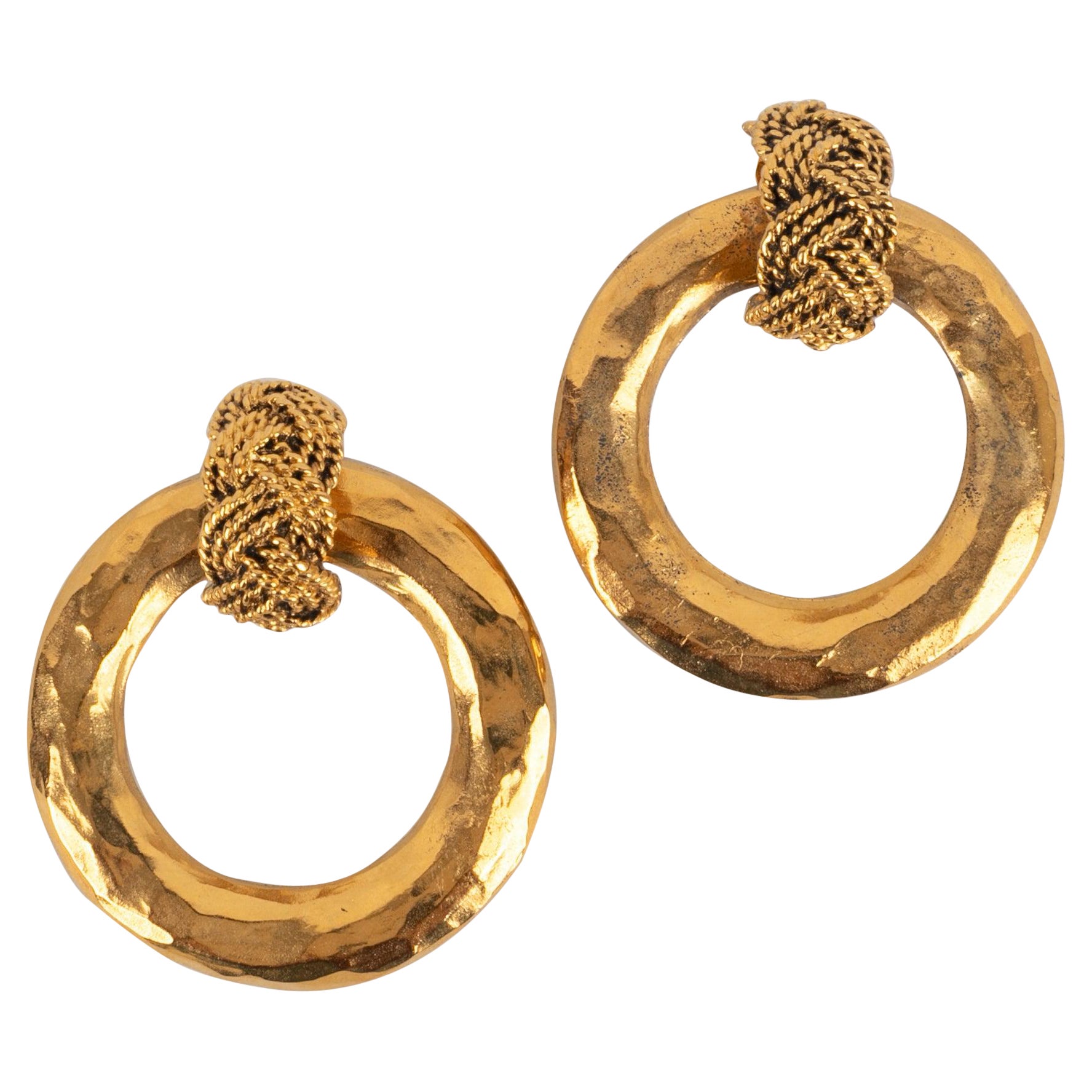 Chanel Golden Metal Clip-on Earrings, 1980s For Sale