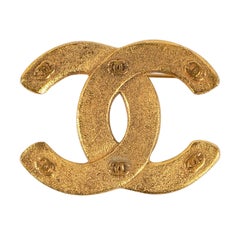 Chanel CC Brooch in Gold-Plated Metal